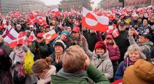 Manifestantes protestam em Copenhague contra anexação da Groenlândia