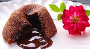 Petit gâteau: aprenda a receita clássica desse bolinho com recheio cremoso que derrete na boca