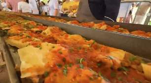 Cidade do RS distribui parmegiana com 182 metros de comprimento