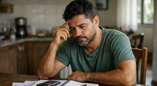 Dinheiro em 2026: Veja 4 erros financeiros que você deve abandonar agora para mudar de vida