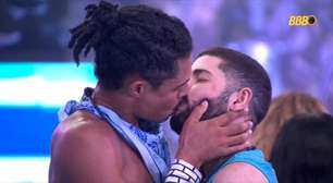 Breno e Marcelo dão o primeiro beijo do BBB26; veja vídeo
