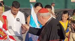 Quando o barrete encontra o pandeiro: o Cardeal abençoou o samba no coração do Carnaval