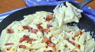 Macarrão cremoso com queijo e bacon para uma refeição rápida, irresistível e muito prática