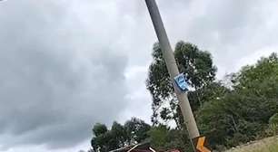 Colisão traseira deixa dois feridos leves na BR-290, em Charqueadas