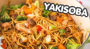 Yakisoba caseiro fácil e delicioso para você fazer um jantar oriental incrível sem sair de casa