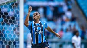 Com show de Carlos Vinicius, Grêmio atropela São Luiz com presença da torcida na Arena