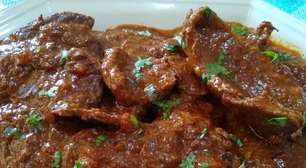 Bife ao molho suculento e bem temperado para deixar o seu almoço do dia a dia muito mais gostoso