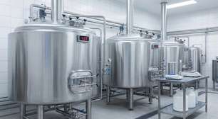 Com 1,2 kg de leite para cada quilo de produto e fermentação a 43°C, é assim que a indústria cria o iogurte de morango cremoso que você consome