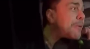 Zezé Di Camargo fica com cabeça presa na janela do carro ao atender fãs; veja