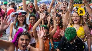 Cordão do Boitatá comemora 30 anos e desfila pela primeira vez entre os megablocos