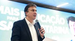 Camilo Santana cogita deixar o MEC para ajudar nas campanhas de Lula e Elmano