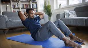 Se você não tem tempo para a academia, pare de se culpar: fazer esses 8 exercícios em casa pode ser tudo o que seu corpo precisa