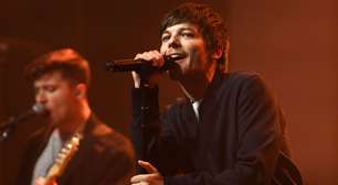 Segundo Louis Tomlinson, foi 'uma pena' ver o BTS quebrando recordes do One Direction