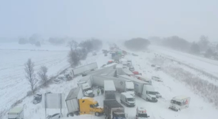 Neve provoca engavetamento de quase 100 veículos nos EUA