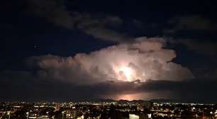 Vídeo mostra tempestade no litoral do Paraná observada de Curitiba