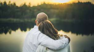 Como um careca deve se proteger do sol intenso