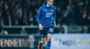 Internacional mira a contratação de mais um zagueiro e monitora Arthur Chaves