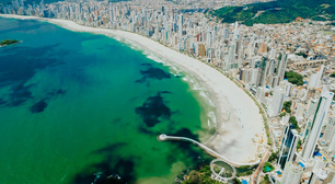 Balneário Camboriú inaugura sua 'Times Square' com telão 5D e gastronomia