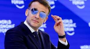 Entenda por que Macron usou óculos escuros durante discurso na Suíça
