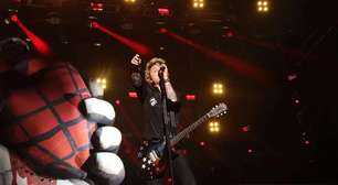 Green Day se apresenta na cerimônia de abertura do Super Bowl