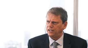 'Vou manifestar solidariedade', diz Tarcísio sobre encontro com Bolsonaro na Papudinha