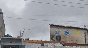 Enel remove "gato" e apreende cabos exclusivos em ferro-velho de Maricá durante operação