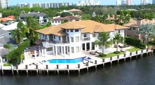 Saiba quem é o jogador bilionário dono de mansão luxuosa avaliada em mais de R$ 50 milhões