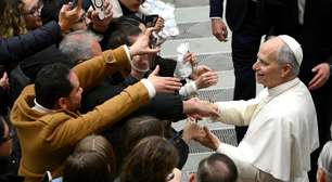 Papa alerta para perda de dignidade humana e faz novo apelo pela paz