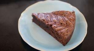 Bolo de chocolate fitness cremoso na airfryer