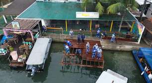 Prefeitura derruba deck irregular na Ilha da Gigóia e estima prejuízo de R$ 48 mil aos responsáveis