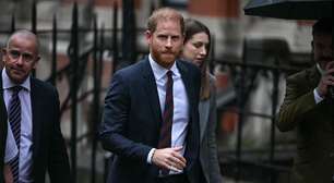 Harry vai a tribunal e diz que jornal tornou vida de Meghan 'um inferno'