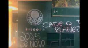 Muros do Palmeiras são pichados após goleada para o Novorizontino