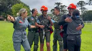 Vídeo mostra ciclistas encontrados vivos em reencontro com familiares após seis dias