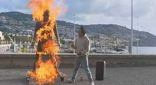 Estátua de Cristiano Ronaldo é incendiada em museu em Portugal