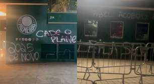 Após goleada fora de casa, sede do Palmeiras é pichada com protestos: 'Cadê o planejamento?'