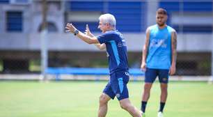 Luís Castro desconversa, segura mistério e trata Gre-Nal como "termômetro" do novo Grêmio