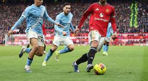 Policiais vestem camisas do Manchester United para prender torcedor do City