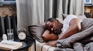 Mudanças no sono aos 60 anos: Merijn van de Laar, psicóloga especializada em insônia, afirma que "isso não significa que você dorme pior, mas sim de forma diferente"