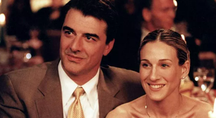 Chris Noth, o Mr. Big de 'Sex and The City', explica rompimento com Sarah Jessica Parker após polêmica: 'Não somos amigos'