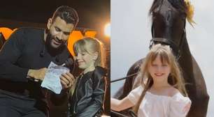 Fã mirim de Gusttavo Lima ganha cavalo do cantor após fazer pedido em show: 'Sonhou alto'