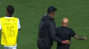 Sampaoli é chamado de 'baixinho' por Alberto Valentim e parte para cima do técnico rival; assista