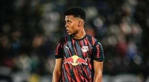 Vanderlan, ex-Palmeiras e hoje no Bragantino, passa por cirurgia no cérebro