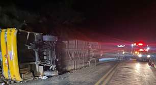 Ônibus clandestino tomba em MG, deixa cinco mortos e 43 feridos; bebê está entre as vítimas