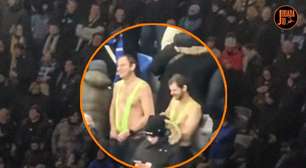 Vídeo: torcedores vestidos de Borat são presos em jogo no Cazaquistão
