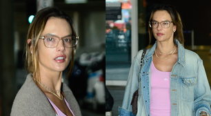 Esse tênis New Balance cinza usado por Alessandra Ambrosio em aerolook rosa pastel é tão confortável e versátil que vai ser seu novo desejo para 2026