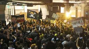 Protesto em frente à sede do Master convocado pelo MBL pede afastamento de Toffoli do caso