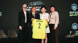 Filha de ícone da NBA se torna a jogadora mais bem paga da história do futebol feminino