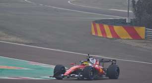 Vídeo: Lewis Hamilton leva a Ferrari SF26 F1 para a pista em Fiorano