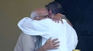 Idoso é acolhido por padre após descobrir morte do neto durante missa