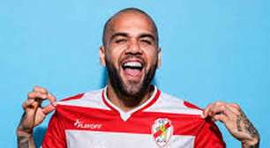 Aos 42 anos, Daniel Alves pode voltar a jogar para livrar time de rebaixamento